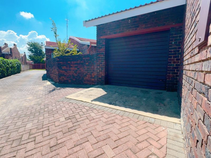 Freshly redone in Three Rivers - Photo 3