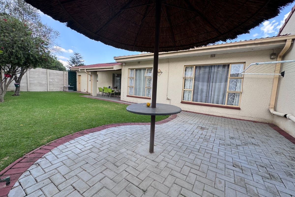 Comfort meets convenience in Three Rivers - Photo 3