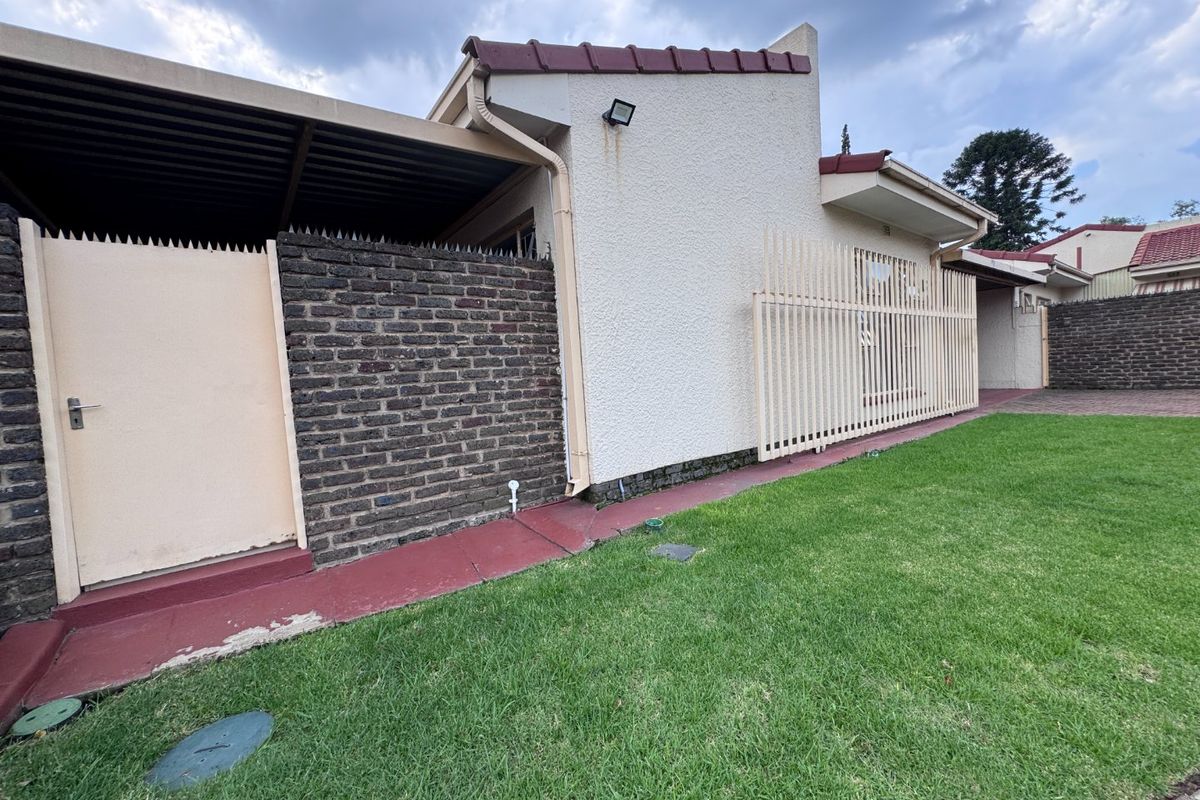 Comfort meets convenience in Three Rivers - Photo 5