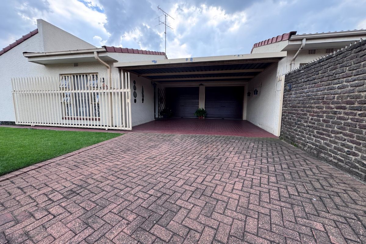 Comfort meets convenience in Three Rivers - Photo 2