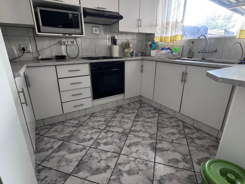 Comfort meets convenience in Three Rivers - Photo 6