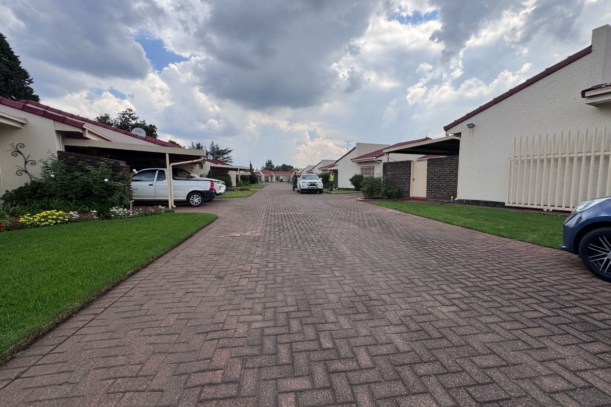 Comfort meets convenience in Three Rivers - Photo 4