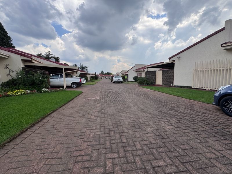 Comfort meets convenience in Three Rivers - Photo 4