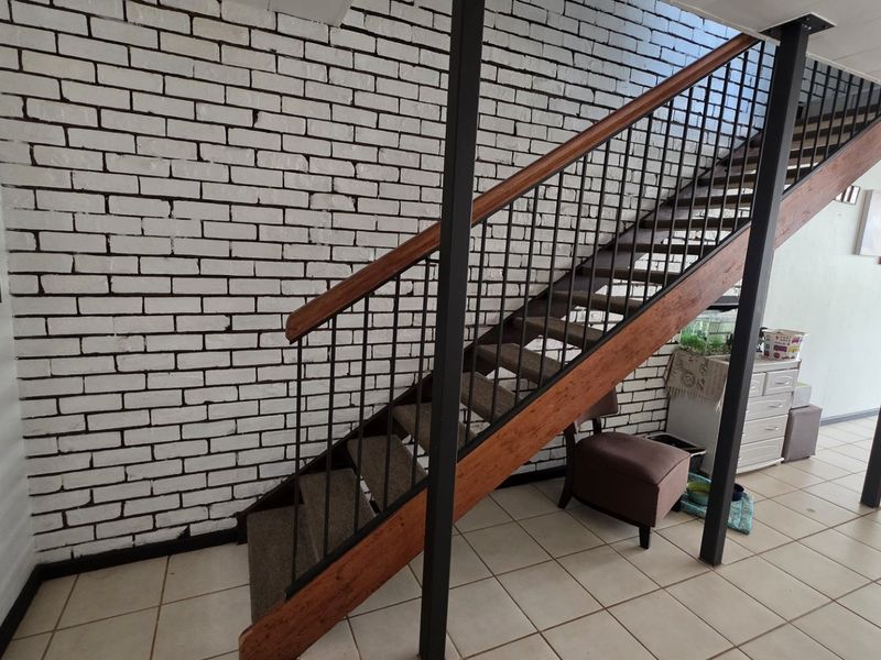 Comfortable Family Townhouse in Prime Location - Photo 5