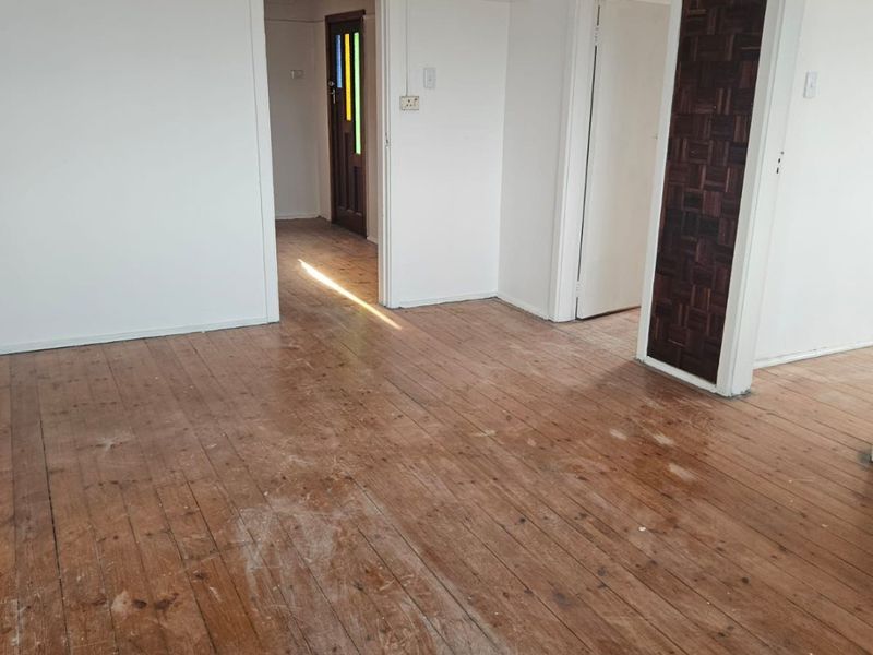 3 bedrooms, 1 Bathroom House To Let In Clare Estate, Durban - Photo 5