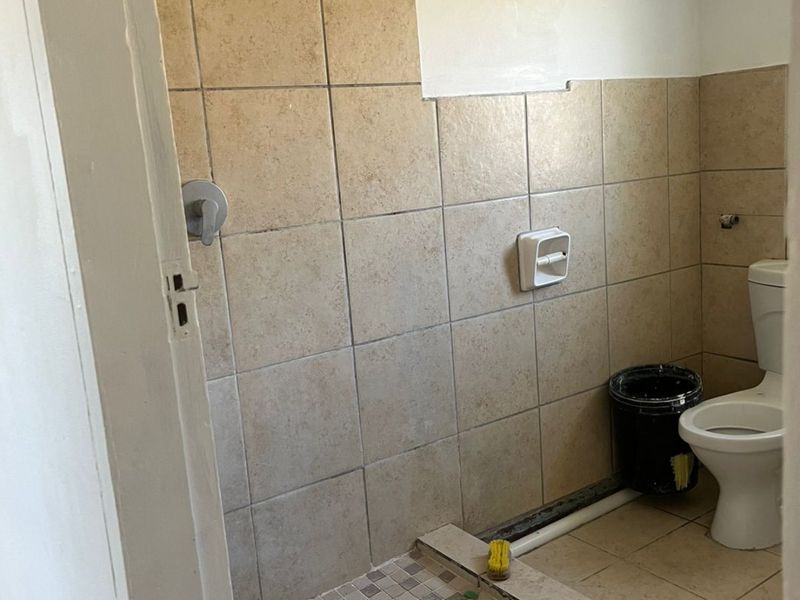 3 bedrooms, 1 Bathroom House To Let In Clare Estate, Durban - Photo 8