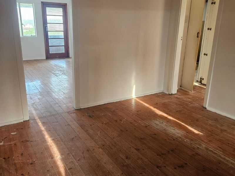 3 bedrooms, 1 Bathroom House To Let In Clare Estate, Durban - Photo 4