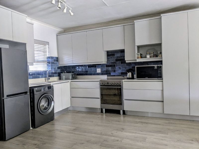 Move In Ready Apartment with Two Bedrooms and Two Bathrooms - Photo 8