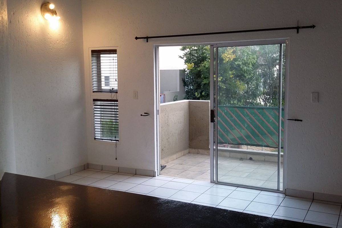 Apartment in secure complex with 2 pools and 2 gardens - Photo 3