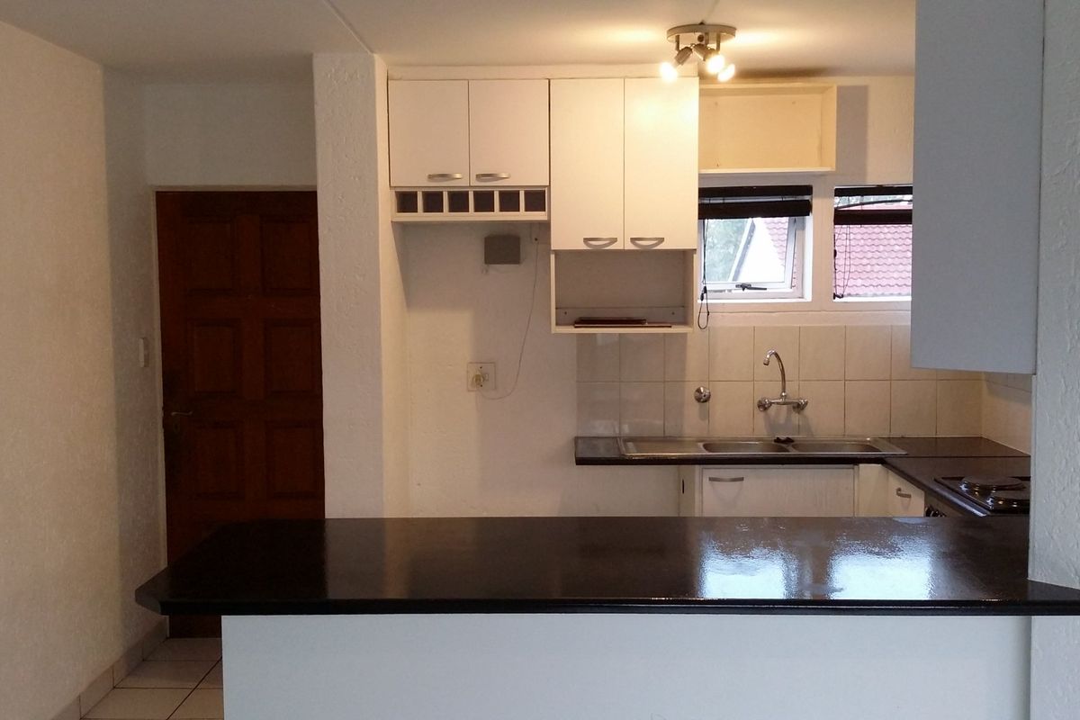 Apartment in secure complex with 2 pools and 2 gardens - Photo 5