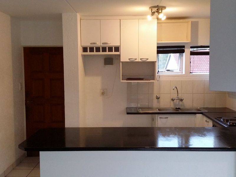 Apartment in secure complex with 2 pools and 2 gardens - Photo 5