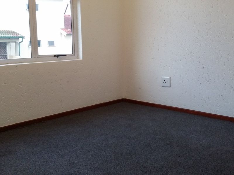 Apartment in secure complex with 2 pools and 2 gardens - Photo 9