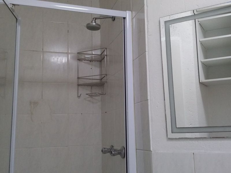 Apartment in secure complex with 2 pools and 2 gardens - Photo 8