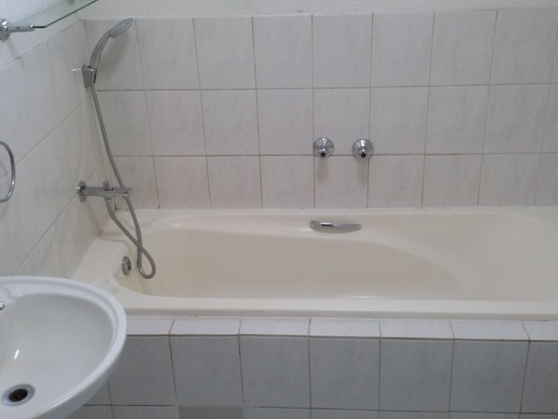 Apartment in secure complex with 2 pools and 2 gardens - Photo 6