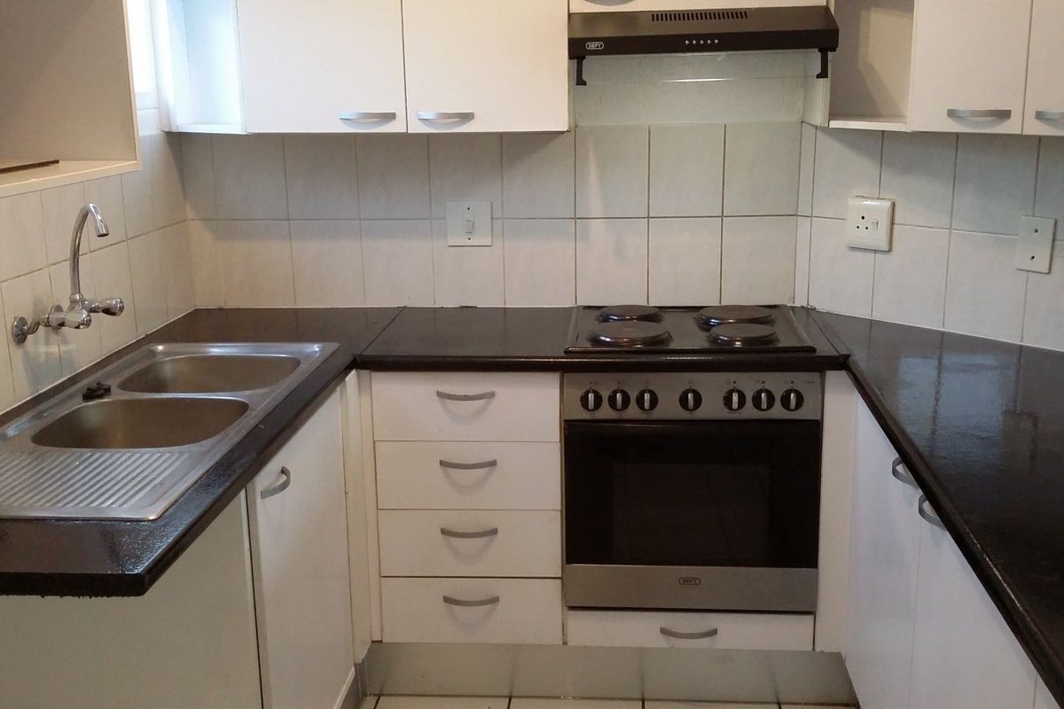 Apartment in secure complex with 2 pools and 2 gardens - Photo 2