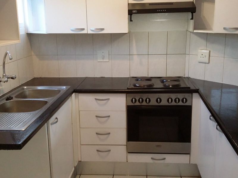 Apartment in secure complex with 2 pools and 2 gardens - Photo 2