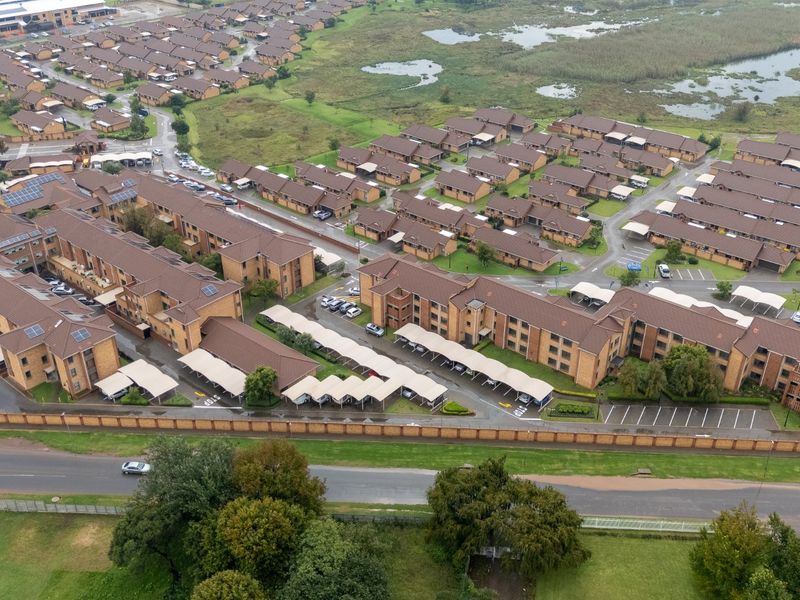 Ground floor apartment in a safe and secure estate for over 50's - Photo 10