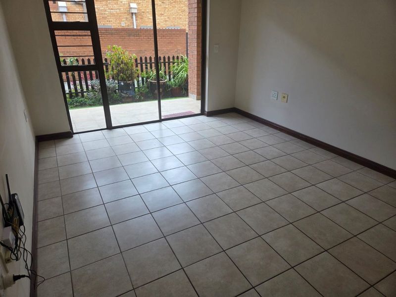 Ground floor apartment in a safe and secure estate for over 50's - Photo 8