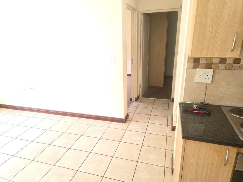 Ground floor apartment in a safe and secure estate for over 50's - Photo 7