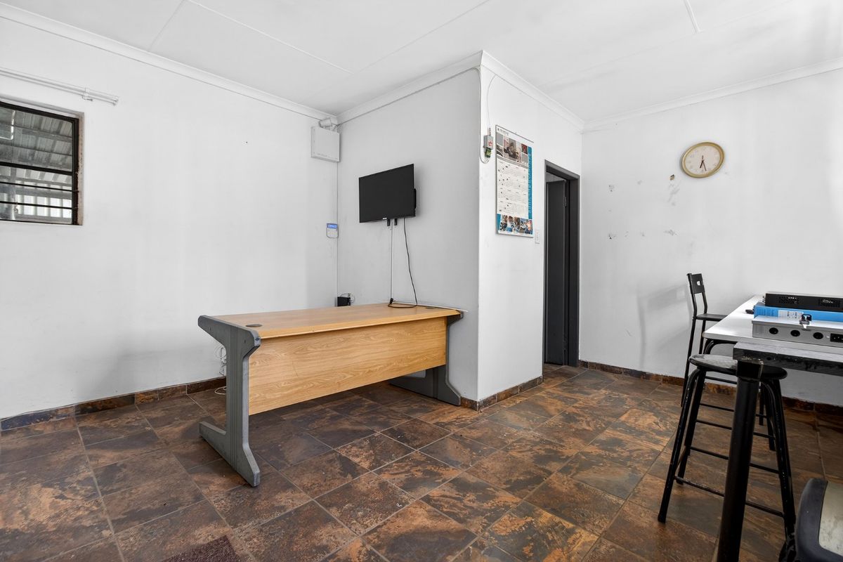 Versatile Mixed-Use Agricultural Holding with Warehouses & Multiple Dwellings - Photo 5