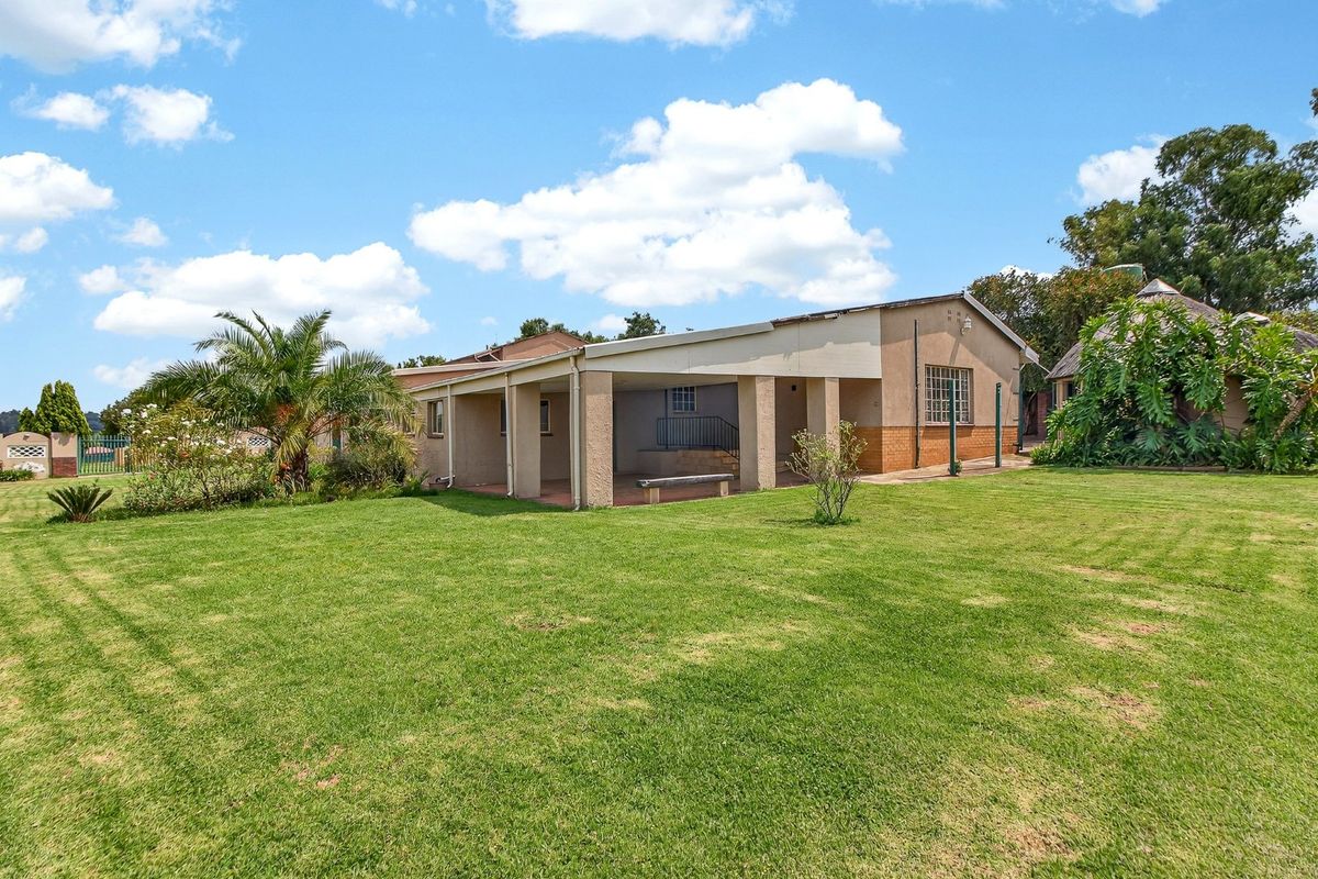 Versatile Mixed-Use Agricultural Holding with Warehouses & Multiple Dwellings - Photo 2