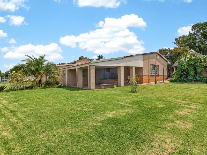 Versatile Mixed-Use Agricultural Holding with Warehouses & Multiple Dwellings - Photo 2