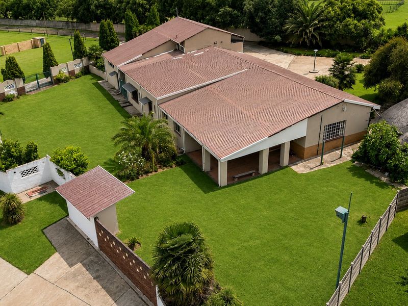 Versatile Mixed-Use Agricultural Holding with Warehouses & Multiple Dwellings - Photo 3