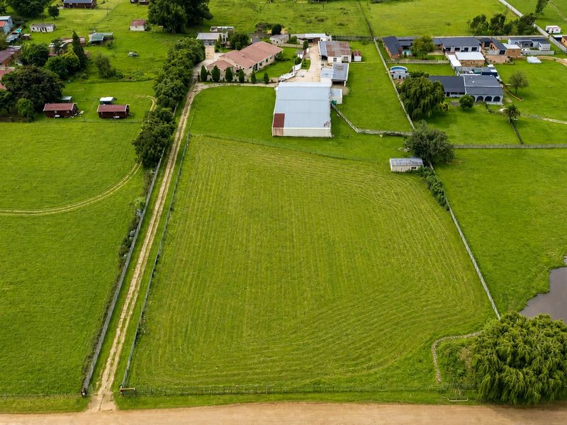 Versatile Mixed-Use Agricultural Holding with Warehouses & Multiple Dwellings - Photo 2