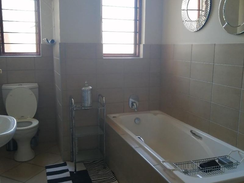 3 BEDROOM TOWNHOUSE IN COMPLEX TO RENT  - Photo 10