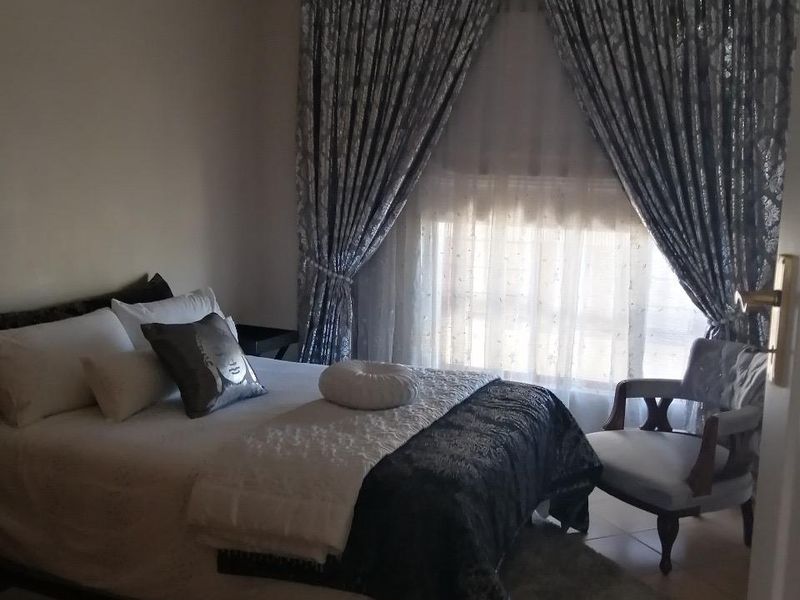 3 BEDROOM TOWNHOUSE IN COMPLEX TO RENT  - Photo 9