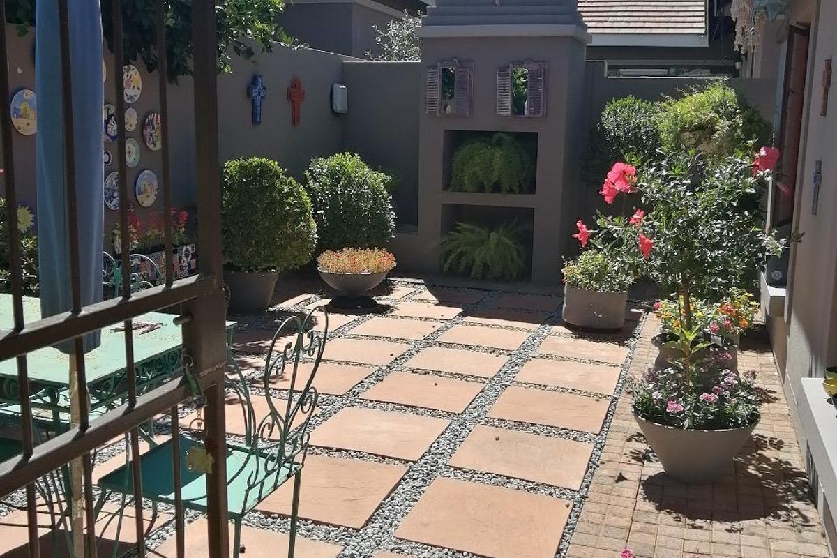 3 BEDROOM TOWNHOUSE IN COMPLEX TO RENT  - Photo 2