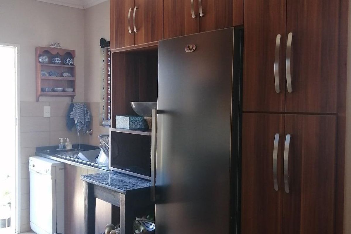 3 BEDROOM TOWNHOUSE IN COMPLEX TO RENT  - Photo 4