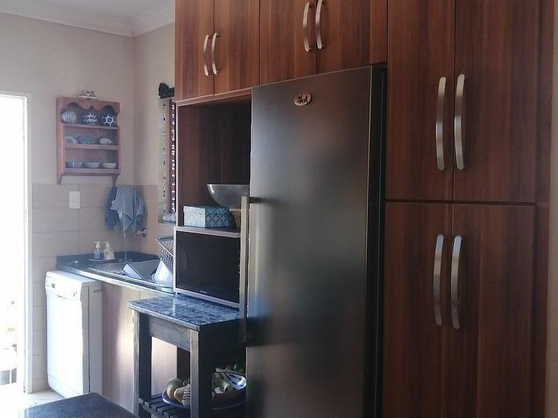 3 BEDROOM TOWNHOUSE IN COMPLEX TO RENT  - Photo 4