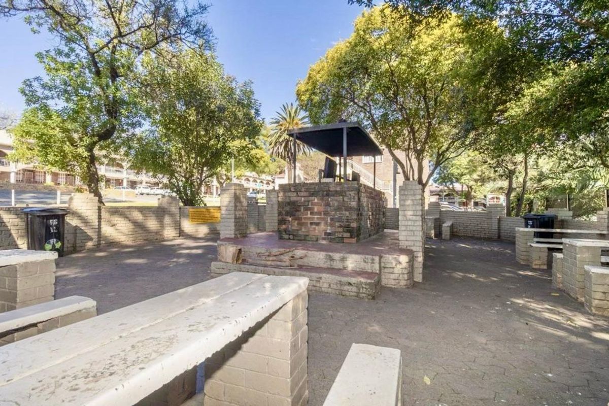 2 BEDROOM APARTMENT FOR SALE - Photo 3