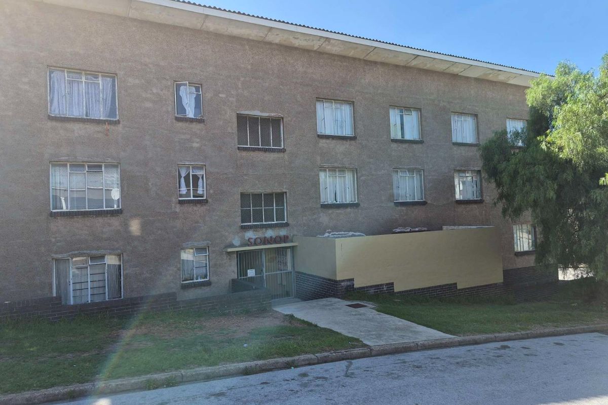 1 bedroom apartment for sale in North End - Photo 3