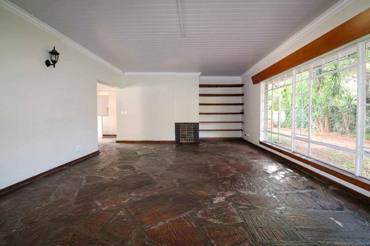 Stunning 4-Bedroom Family Home – Brand New Upgrades & High-Speed Internet Included in Flamwood - Photo 5