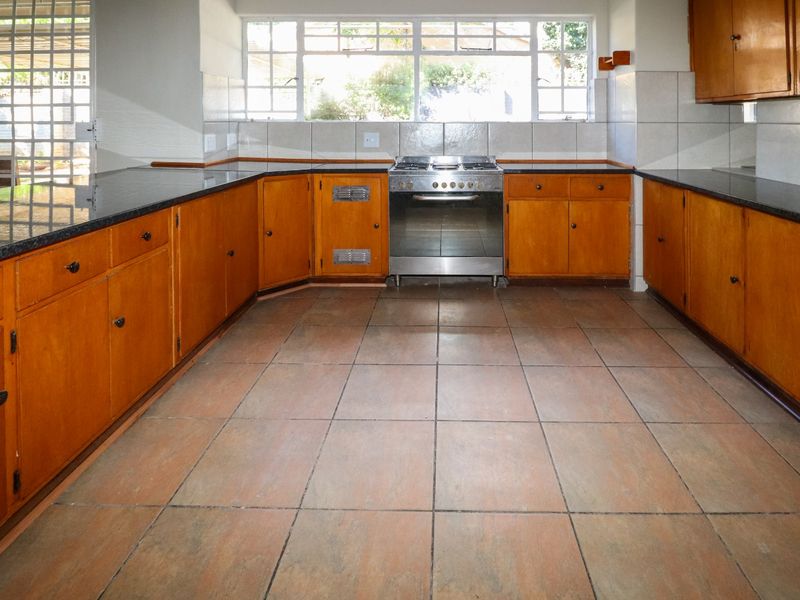 Stunning 4-Bedroom Family Home – Brand New Upgrades & High-Speed Internet Included in Flamwood - Photo 10