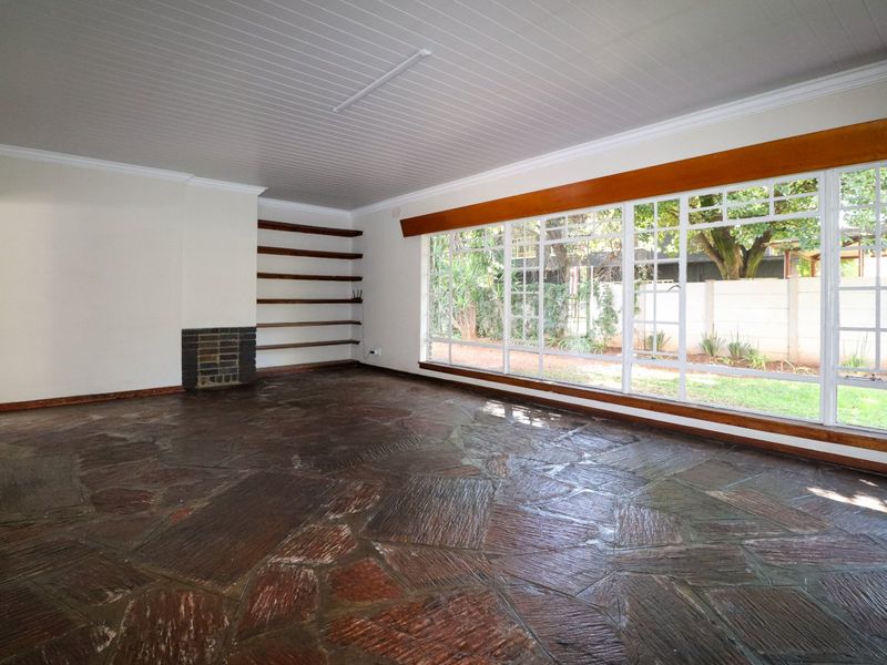 Stunning 4-Bedroom Family Home – Brand New Upgrades & High-Speed Internet Included in Flamwood - Photo 6