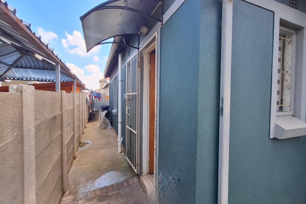 PROPER GEM IN THE UPWARD GROWING ALBERTON - Photo 2