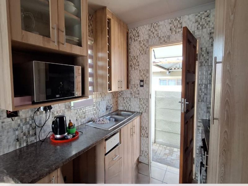 PROPER GEM IN THE UPWARD GROWING ALBERTON - Photo 5