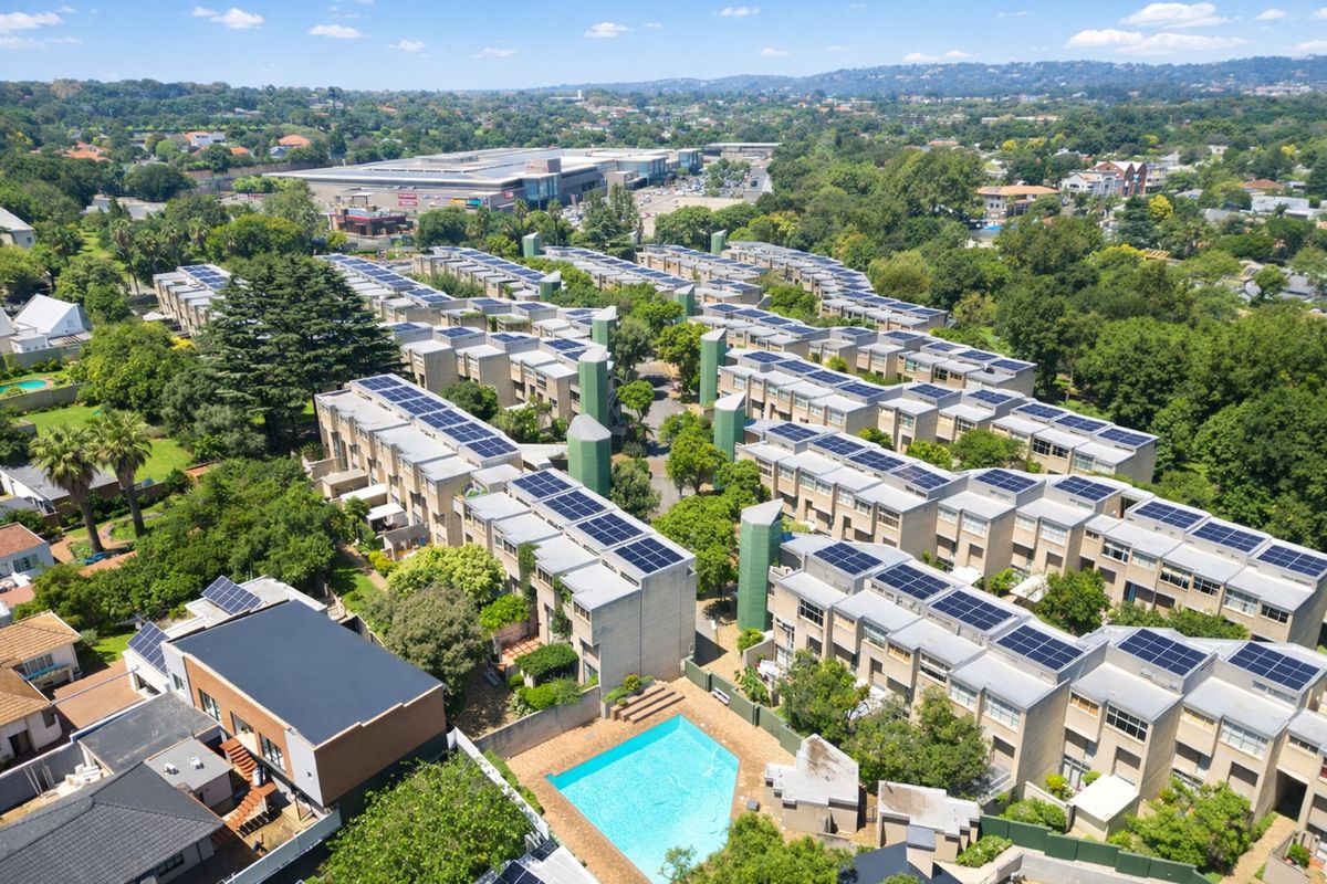 1 Bedroom Split Level Apartment  - Photo 2