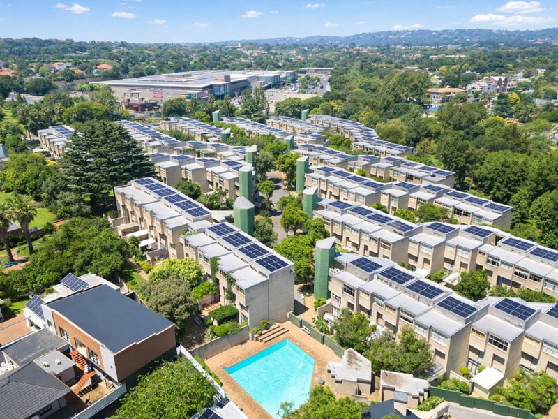 1 Bedroom Split Level Apartment  - Photo 2