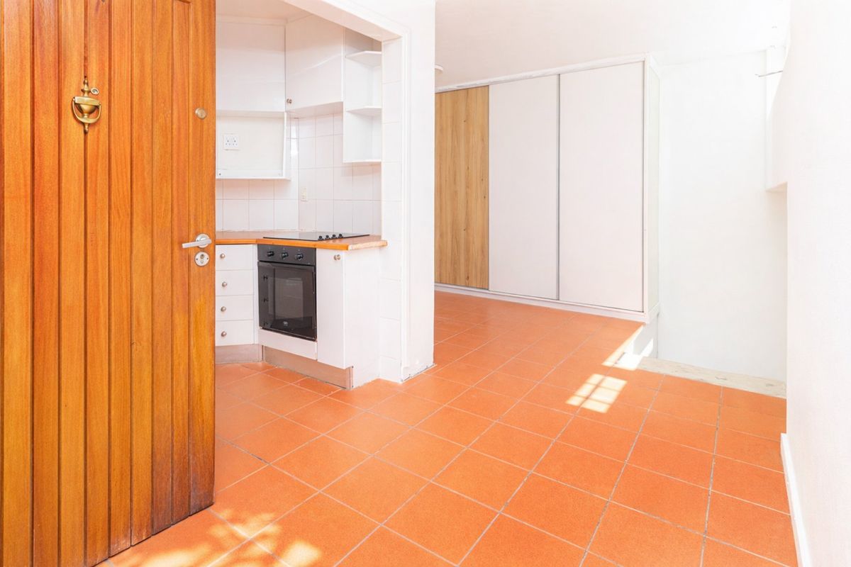 1 Bedroom Split Level Apartment  - Photo 5