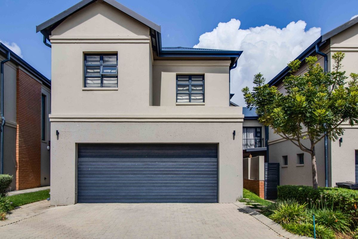 Modern Luxury Living | Exceptional Space & Elegance in The Woods Kyalami - Photo 2