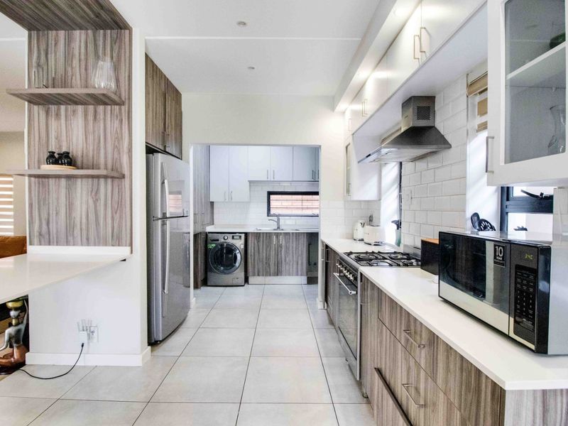 Modern Luxury Living | Exceptional Space & Elegance in The Woods Kyalami - Photo 6