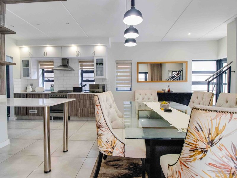 Modern Luxury Living | Exceptional Space & Elegance in The Woods Kyalami - Photo 10