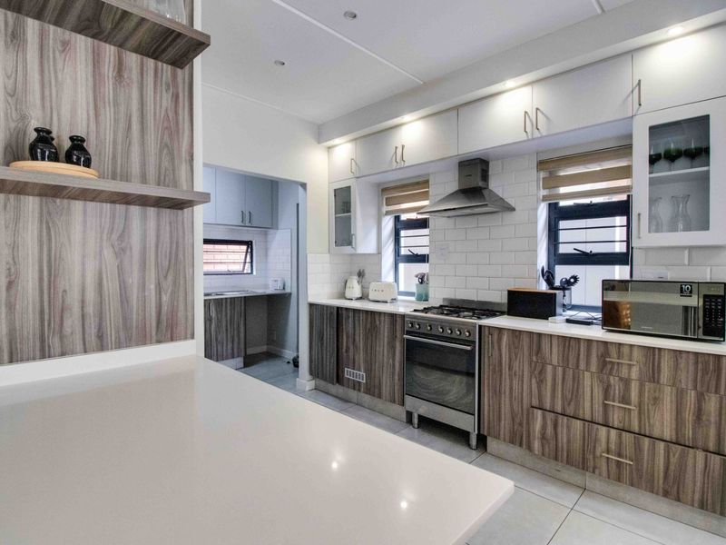 Modern Luxury Living | Exceptional Space & Elegance in The Woods Kyalami - Photo 9