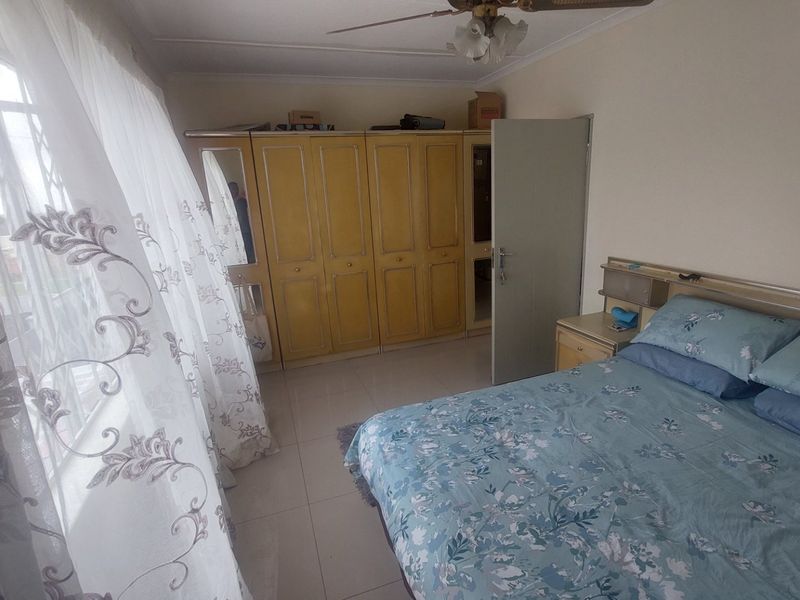 Beautiful spacious home for sale in Bayview Chatsworth - Photo 10