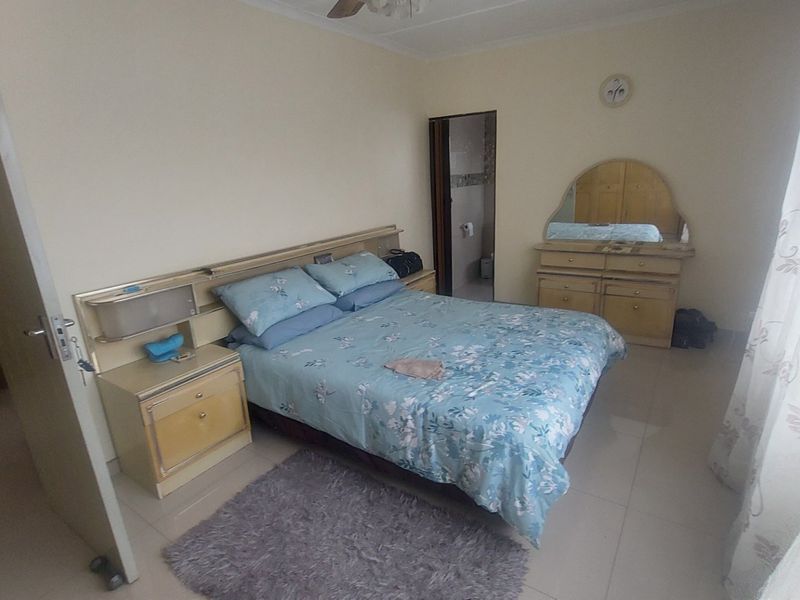 Beautiful spacious home for sale in Bayview Chatsworth - Photo 9