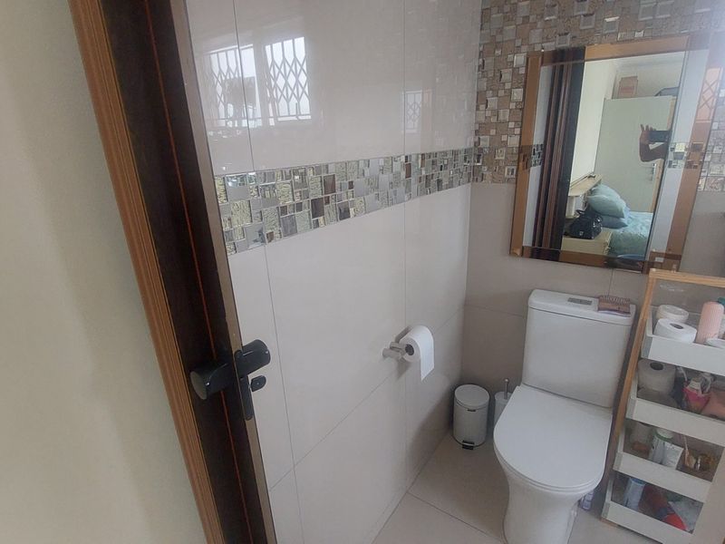 Beautiful spacious home for sale in Bayview Chatsworth - Photo 8